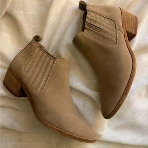 DOLCE VITA | Suede Ankle Booties
